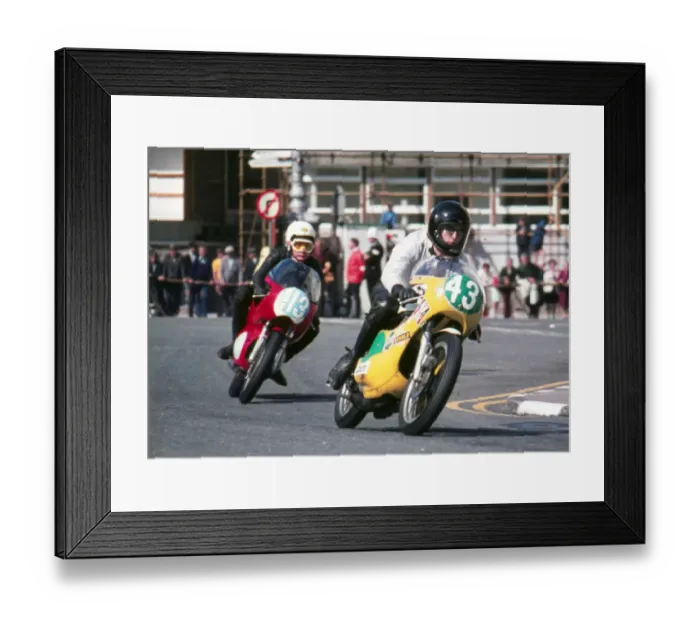 Framed Print : Les Hart (Yamaha) 1973 Lightweight Manx Grand Prix practice Framed Print : Les Hart (Yamaha) 1973 Lightweight Manx Grand Prix practice