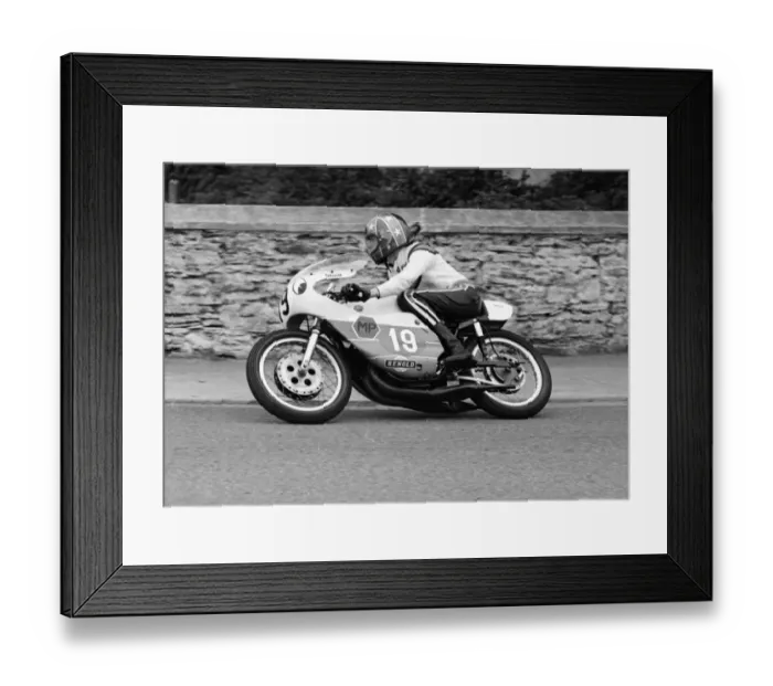 Framed Print : Dave Sharratt (Yamaha) 1973 Lightweight Manx Grand Prix Framed Print : Dave Sharratt (Yamaha) 1973 Lightweight Manx Grand Prix