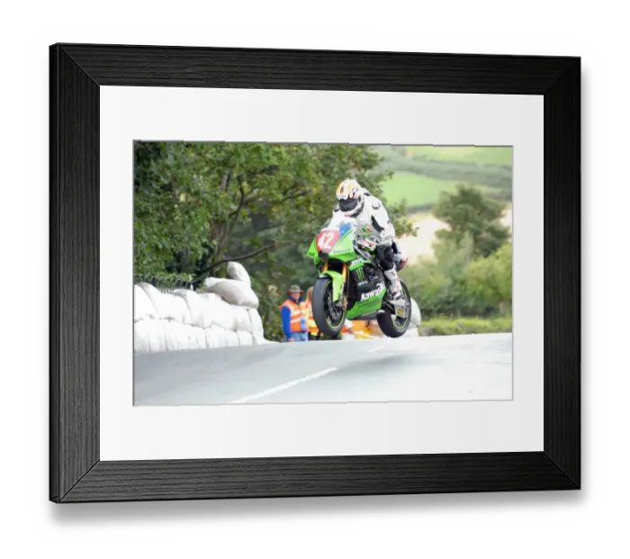 Framed Print : Andy Farrell (Kawasaki) 2009 Newcomers Manx Grand Prix