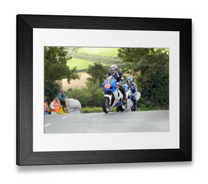 Framed Print : Gary Fowler (Suzuki) 2009 Newcomers Manx Grand Prix Framed Print : Gary Fowler (Suzuki) 2009 Newcomers Manx Grand Prix