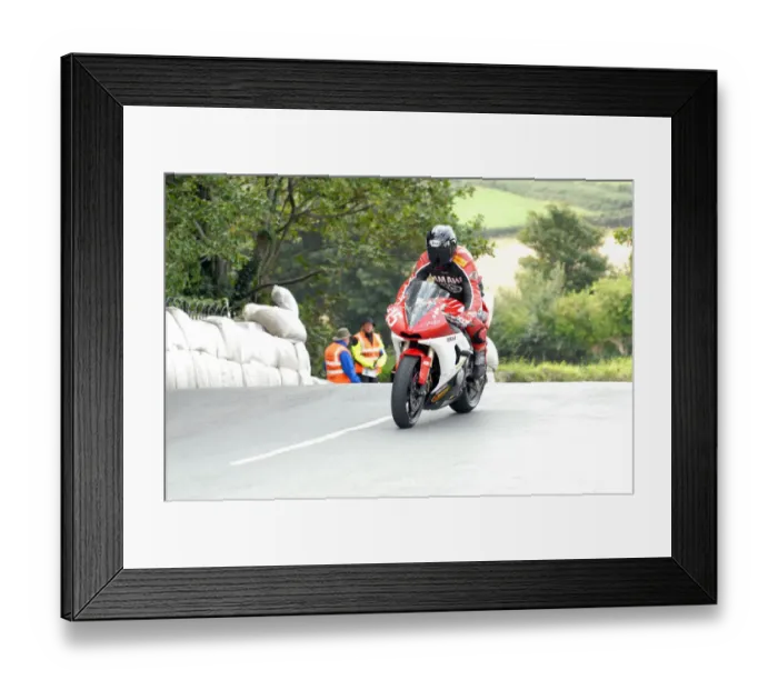 Framed Print : David Jukes (Yamaha) 2009 Newcomers Manx Grand Prix Framed Print : David Jukes (Yamaha) 2009 Newcomers Manx Grand Prix