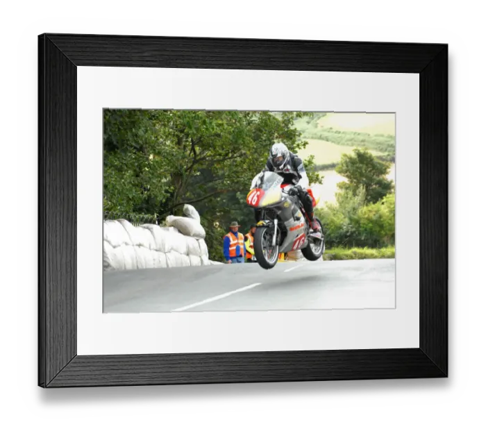 Framed Print : Andy Lawson (Suzuki) 2009 Newcomers Manx Grand Prix Framed Print : Andy Lawson (Suzuki) 2009 Newcomers Manx Grand Prix