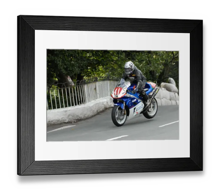 Framed Print : Ross Richards (Suzuki) 2009 Newcomers Manx Grand Prix Framed Print : Ross Richards (Suzuki) 2009 Newcomers Manx Grand Prix
