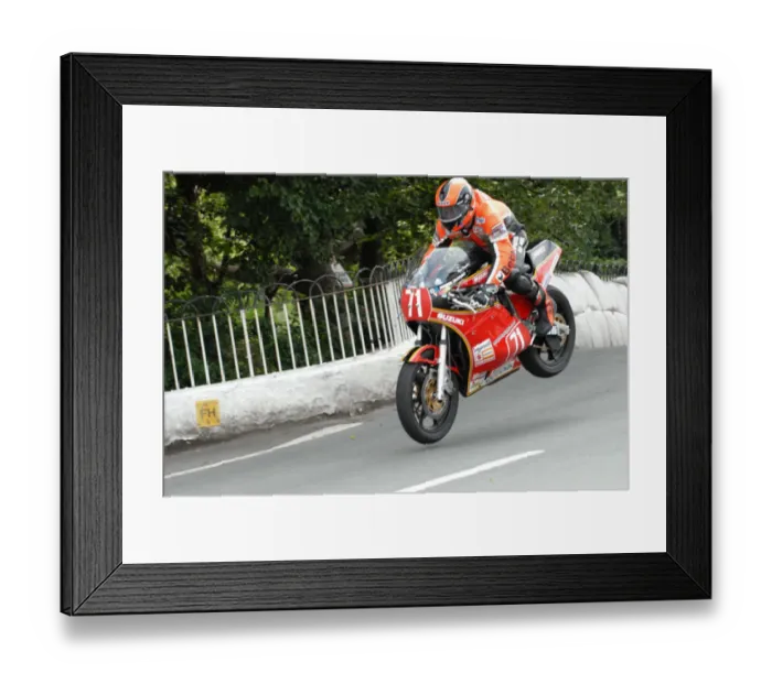 Framed Print : Ryan Farquhar (Suzuki) 2009 Post Classic Manx Grand Prix Framed Print : Ryan Farquhar (Suzuki) 2009 Post Classic Manx Grand Prix