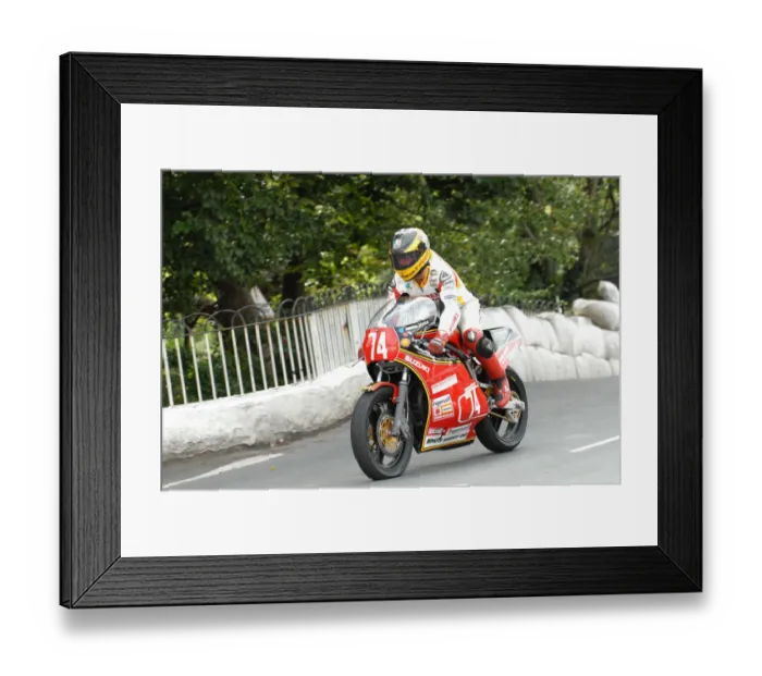 Framed Print : Guy Martin (Suzuki) 2009 Post Classic Manx Grand Prix Framed Print : Guy Martin (Suzuki) 2009 Post Classic Manx Grand Prix