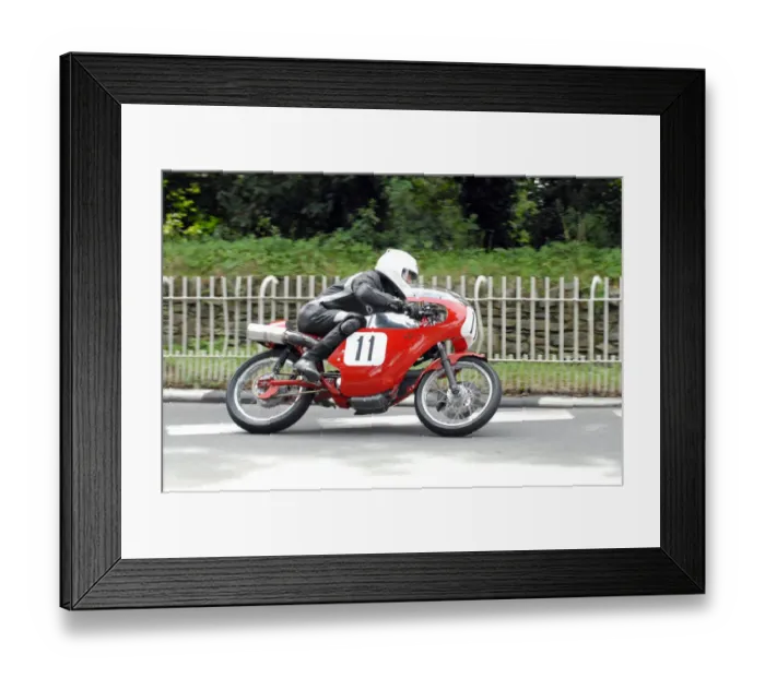 Framed Print : Doug Snow (Ducati) 2009 Classic TT Framed Print : Doug Snow (Ducati) 2009 Classic TT
