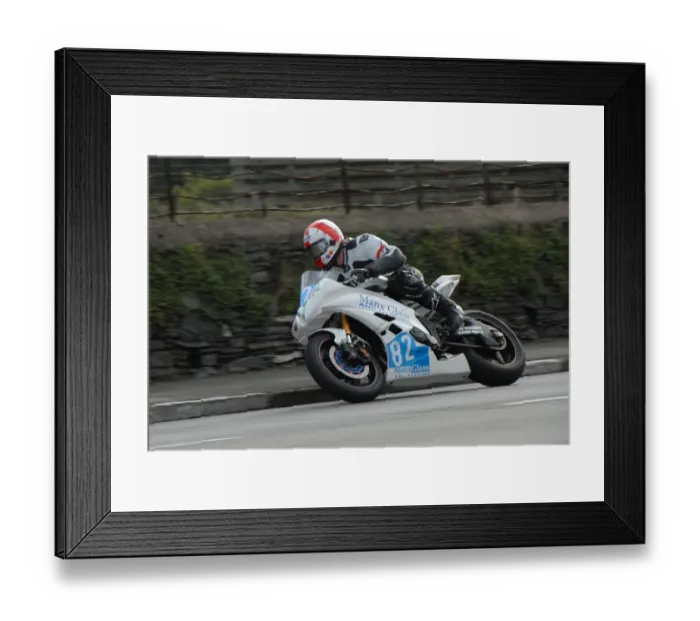 Framed Print : Les Miller (Yamaha) 2009 Junior Manx Grand Prix Framed Print : Les Miller (Yamaha) 2009 Junior Manx Grand Prix