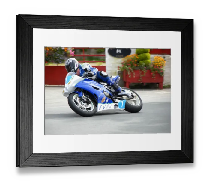 Framed Print : Scott Wilson (Yamaha) 2009 Junior Manx Grand Prix