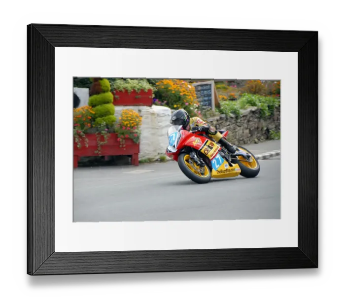 Framed Print : Dan Sayle (Yamaha) 2009 Junior Manx Grand Prix Framed Print : Dan Sayle (Yamaha) 2009 Junior Manx Grand Prix