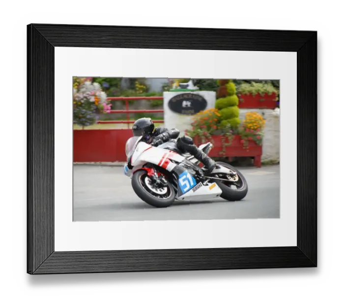 Framed Print : James Shipley (Yamaha) 2009 Junior Manx Grand Prix Framed Print : James Shipley (Yamaha) 2009 Junior Manx Grand Prix