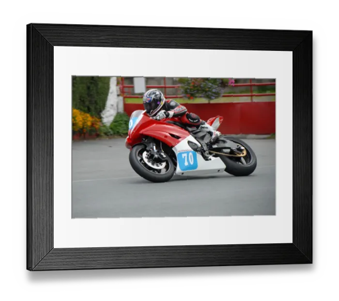 Framed Print : Robert Knight (Yamaha) 2009 Junior Manx Grand Prix Framed Print : Robert Knight (Yamaha) 2009 Junior Manx Grand Prix