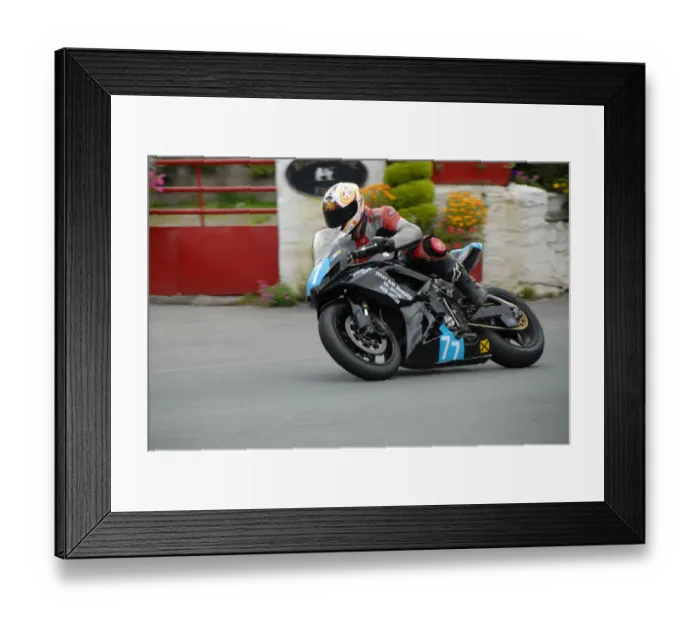 Framed Print : Jules Ray (Suzuki) 2009 Junior Manx Grand Prix