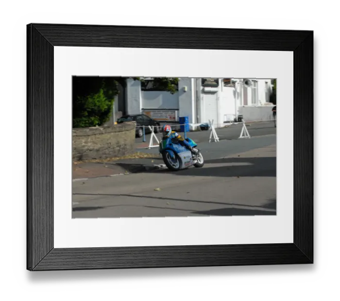Framed Print : Neil Kent (Yamaha) 2009 Lightweight Manx Grand Prix