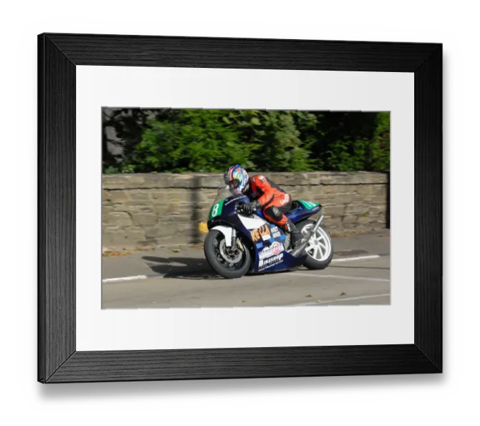 Framed Print : Kevin Main (Honda) 2009 Lightweight Manx Grand Prix Framed Print : Kevin Main (Honda) 2009 Lightweight Manx Grand Prix