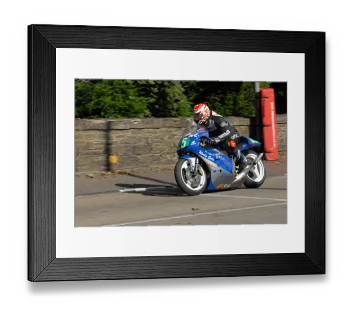 Framed Print : Richard Bregazzi (Honda) 2009 Lightweight Manx Grand Prix Framed Print : Richard Bregazzi (Honda) 2009 Lightweight Manx Grand Prix