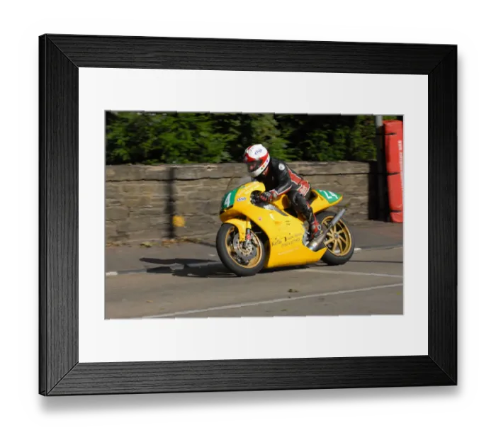 Framed Print : Les Cross (Honda) 2009 Lightweight Manx Grand Prix Framed Print : Les Cross (Honda) 2009 Lightweight Manx Grand Prix