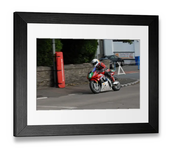 Framed Print : Ian Whitlow (Suzuki) 2009 Ultra Lightweight Manx Grand Prix Framed Print : Ian Whitlow (Suzuki) 2009 Ultra Lightweight Manx Grand Prix