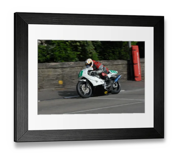 Framed Print : Jules Ray (Honda) 2009 Ultra Lightweight Manx Grand Prix Framed Print : Jules Ray (Honda) 2009 Ultra Lightweight Manx Grand Prix