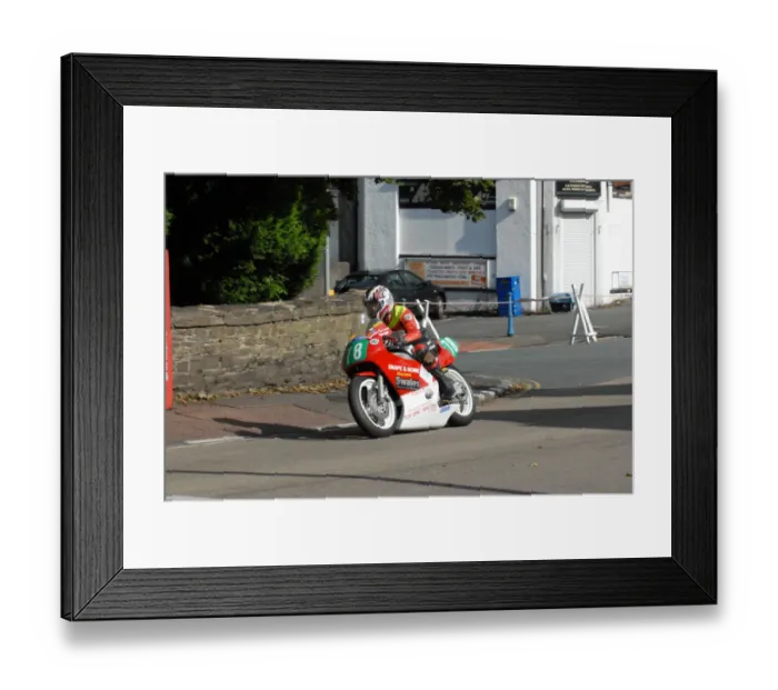 Framed Print : Roger Hurst (Yamaha) 2009 Ultra Lightweight Manx Grand Prix Framed Print : Roger Hurst (Yamaha) 2009 Ultra Lightweight Manx Grand Prix