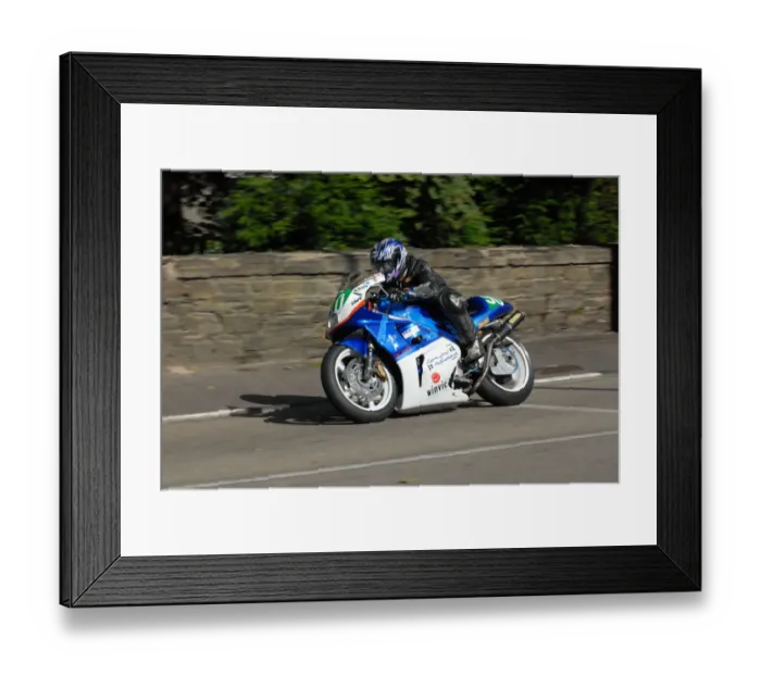 Framed Print : Ross Richards (Honda) 2009 Ultra Lightweight Manx Grand Prix Framed Print : Ross Richards (Honda) 2009 Ultra Lightweight Manx Grand Prix