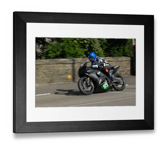 Framed Print : Marie Hodgson (Suzuki) 2009 Ultra Lightweight Manx Grand Prix Framed Print : Marie Hodgson (Suzuki) 2009 Ultra Lightweight Manx Grand Prix