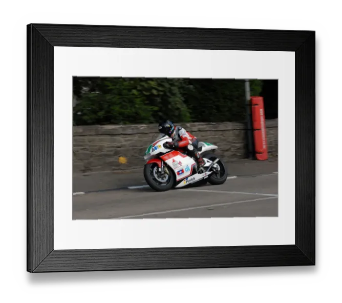 Framed Print : Phil Harvey (Honda) 2009 Lightweight Manx Grand Prix Framed Print : Phil Harvey (Honda) 2009 Lightweight Manx Grand Prix