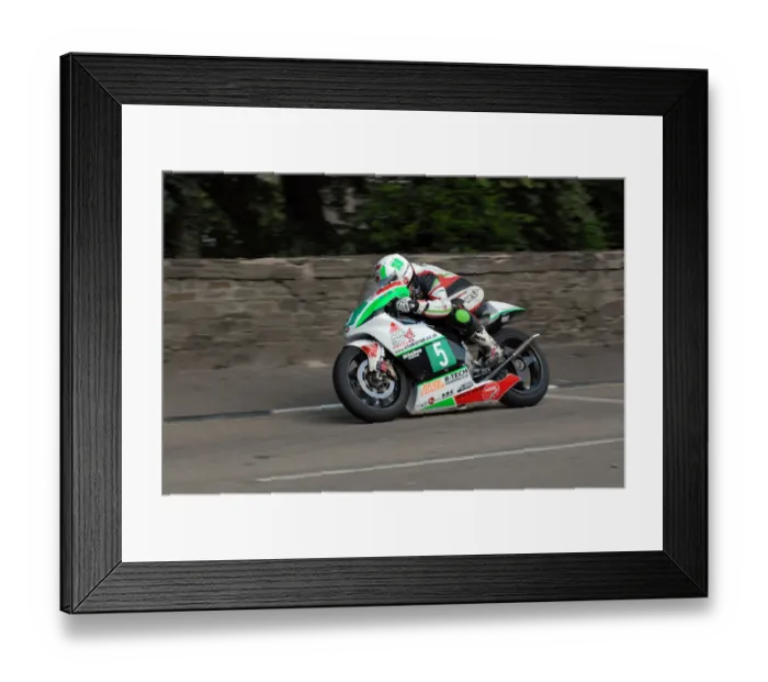 Framed Print : Paul Owen (Honda) 2009 Lightweight Manx Grand Prix Framed Print : Paul Owen (Honda) 2009 Lightweight Manx Grand Prix