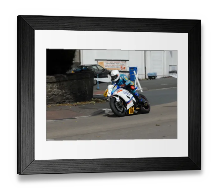 Framed Print : Andy Cowin (Yamaha) 2009 Senior Manx Grand Prix Framed Print : Andy Cowin (Yamaha) 2009 Senior Manx Grand Prix