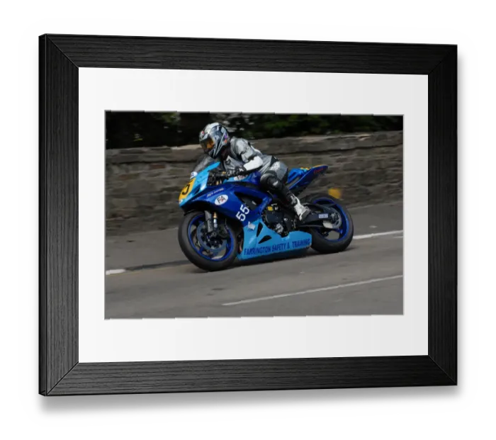 Framed Print : Bob Farrington (Suzuki) 2009 Senior Manx Grand Prix Framed Print : Bob Farrington (Suzuki) 2009 Senior Manx Grand Prix