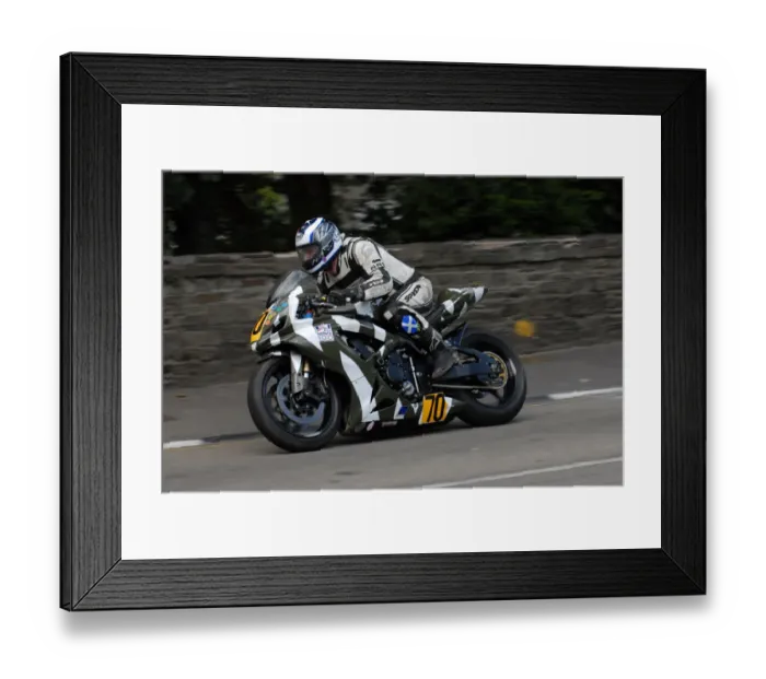 Framed Print : Jamie Adam (Suzuki) 2009 Senior Manx Grand Prix Framed Print : Jamie Adam (Suzuki) 2009 Senior Manx Grand Prix