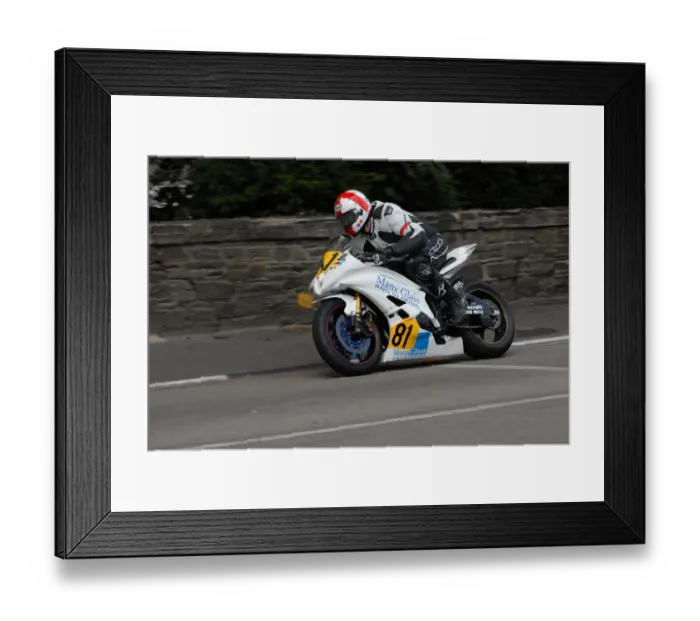 Framed Print : Les Miller (Yamaha) 2009 Senior Manx Grand Prix Framed Print : Les Miller (Yamaha) 2009 Senior Manx Grand Prix