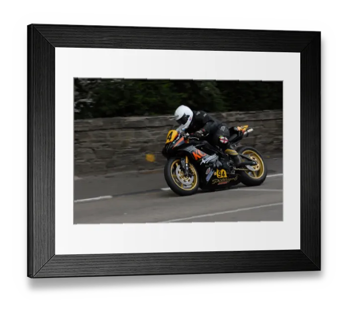 Framed Print : Steve Moody (Triumph) 2009 Senior Manx Grand Prix Framed Print : Steve Moody (Triumph) 2009 Senior Manx Grand Prix