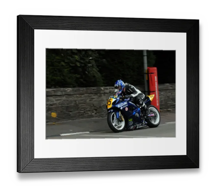Framed Print : Anthony Varey (Suzuki) 2009 Senior Manx Grand Prix Framed Print : Anthony Varey (Suzuki) 2009 Senior Manx Grand Prix