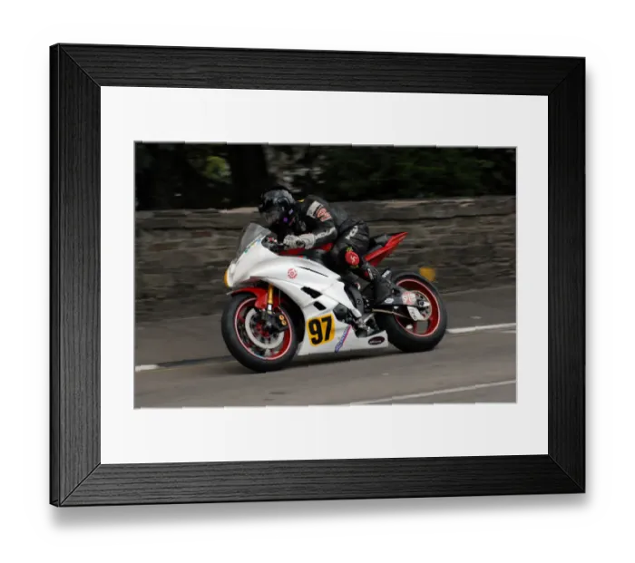 Framed Print : Paul Welch (Yamaha) 2009 Senior Manx Grand Prix Framed Print : Paul Welch (Yamaha) 2009 Senior Manx Grand Prix