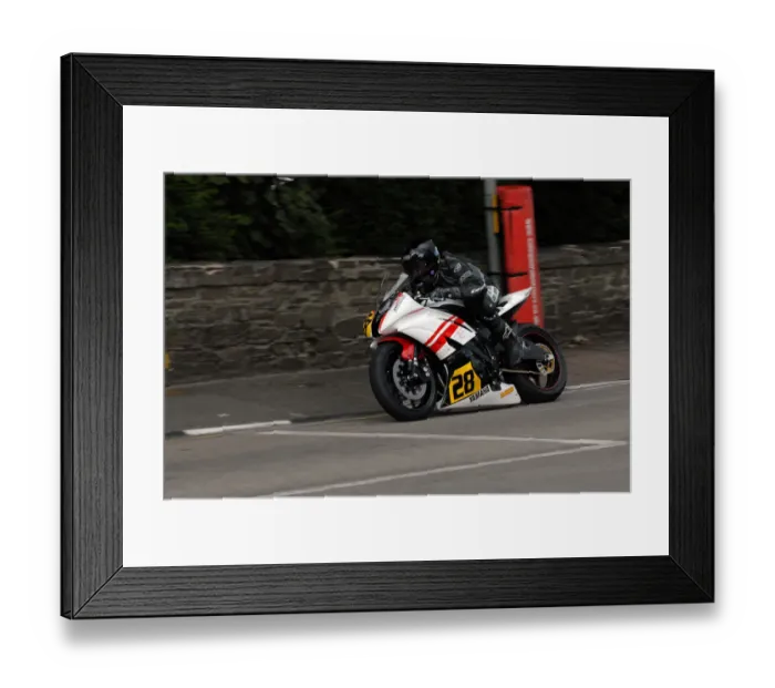 Framed Print : James Shipley (Yamaha) 2009 Senior Manx Grand Prix Framed Print : James Shipley (Yamaha) 2009 Senior Manx Grand Prix