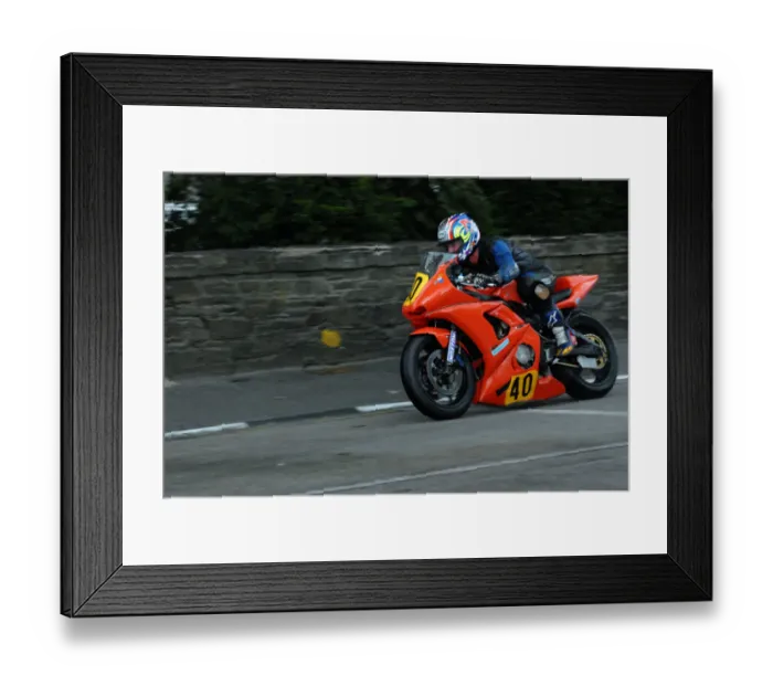 Framed Print : Simon Mara (Yamaha) 2009 Senior Manx Grand Prix