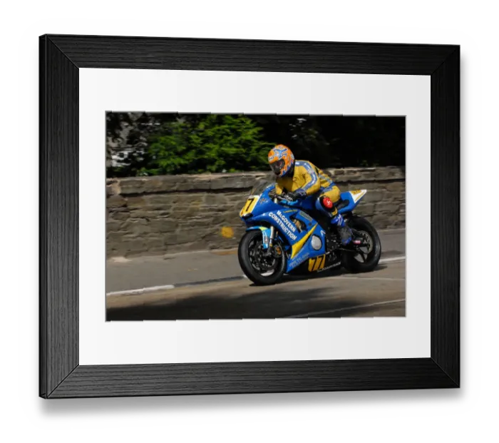 Framed Print : Paul Smyth (Yamaha) 2009 Senior Manx Grand Prix