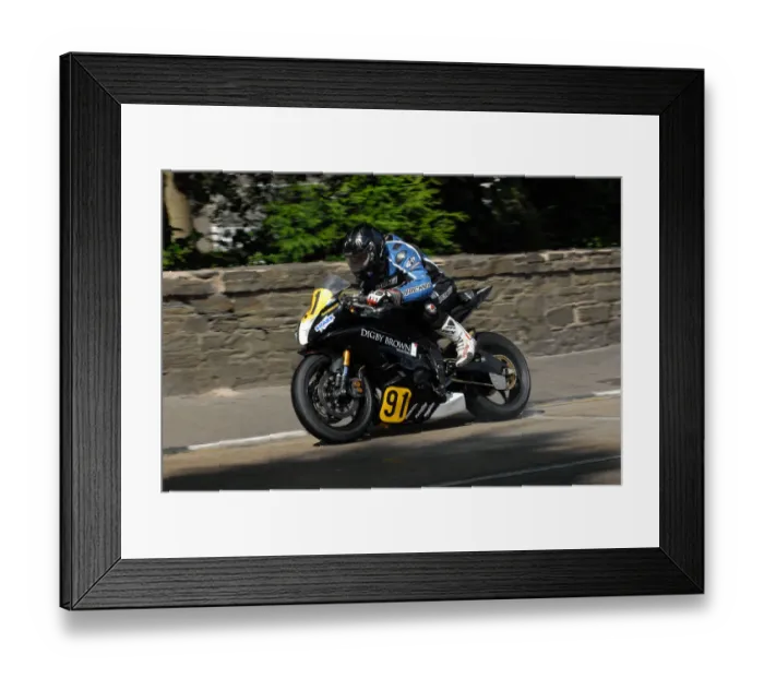 Framed Print : Derek Glass (Yamaha) 2009 Senior Manx Grand Prix Framed Print : Derek Glass (Yamaha) 2009 Senior Manx Grand Prix