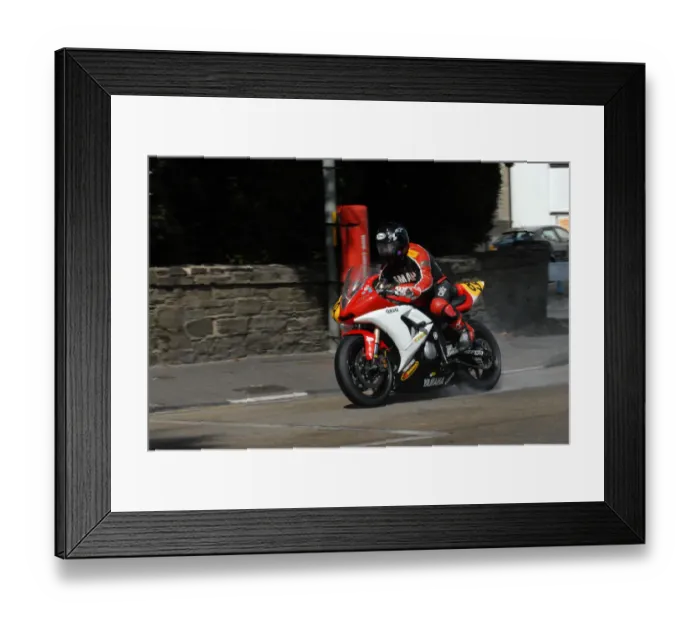 Framed Print : David Jukes (Yamaha) 2009 Senior Manx Grand Prix Framed Print : David Jukes (Yamaha) 2009 Senior Manx Grand Prix