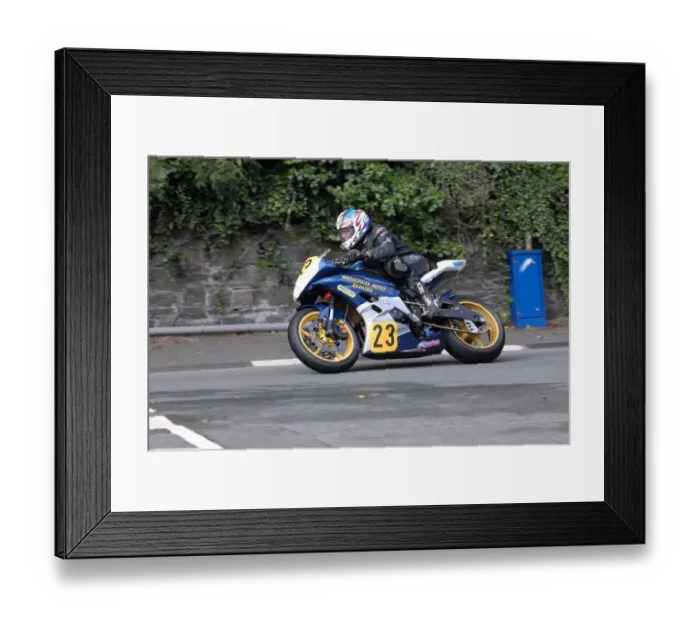 Framed Print : Ross Johnson (Yamaha) 2009 Senior Manx Grand Prix Framed Print : Ross Johnson (Yamaha) 2009 Senior Manx Grand Prix