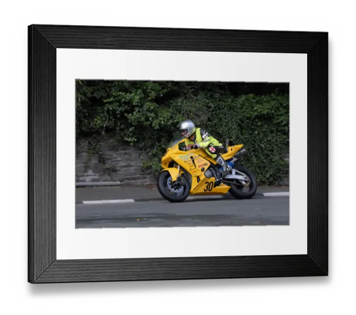 Framed Print : Neil Vicars (Honda) 2009 Senior Manx Grand Prix Framed Print : Neil Vicars (Honda) 2009 Senior Manx Grand Prix