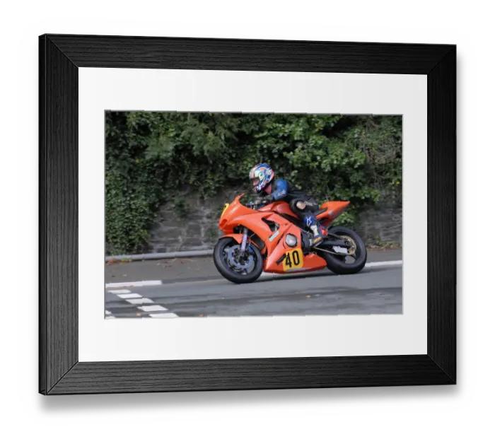 Framed Print : Simon Mara (Yamaha) 2009 Senior Manx Grand Prix Framed Print : Simon Mara (Yamaha) 2009 Senior Manx Grand Prix