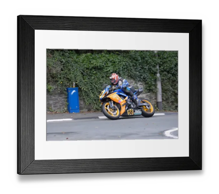 Framed Print : Alistair Howarth (Suzuki) 2009 Senior Manx Grand Prix Framed Print : Alistair Howarth (Suzuki) 2009 Senior Manx Grand Prix