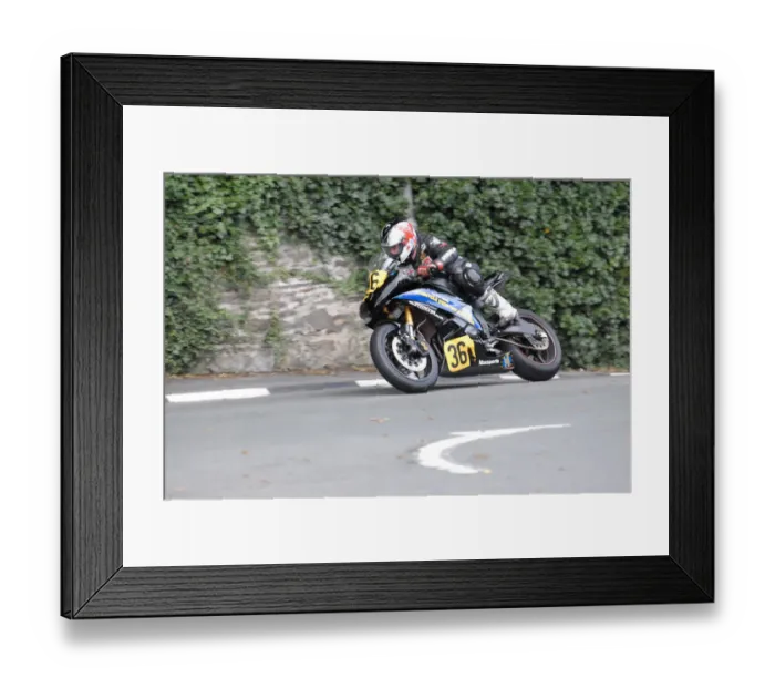 Framed Print : Chris Bradshaw (Yamaha) 2009 Senior Manx Grand Prix Framed Print : Chris Bradshaw (Yamaha) 2009 Senior Manx Grand Prix