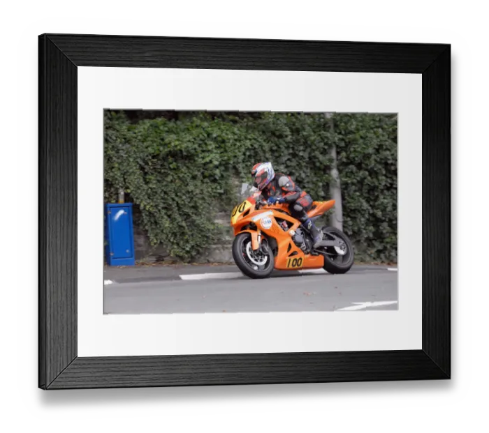 Framed Print : Alan Taylor (Suzuki) 2009 Senior Manx Grand Prix Framed Print : Alan Taylor (Suzuki) 2009 Senior Manx Grand Prix