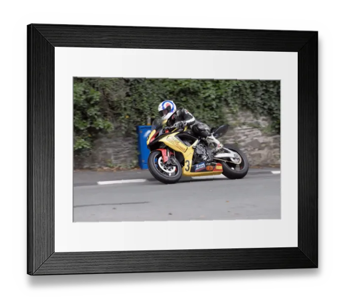 Framed Print : Michael Russell (Suzuki) 2009 Senior Manx Grand Prix Framed Print : Michael Russell (Suzuki) 2009 Senior Manx Grand Prix