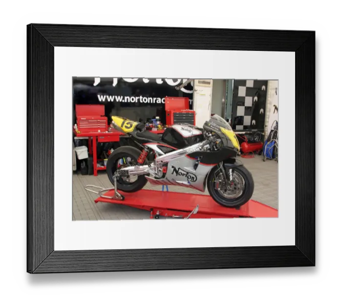 Framed Print : Michael Dunlops Norton: 2009 Senior TT Framed Print : Michael Dunlops Norton: 2009 Senior TT
