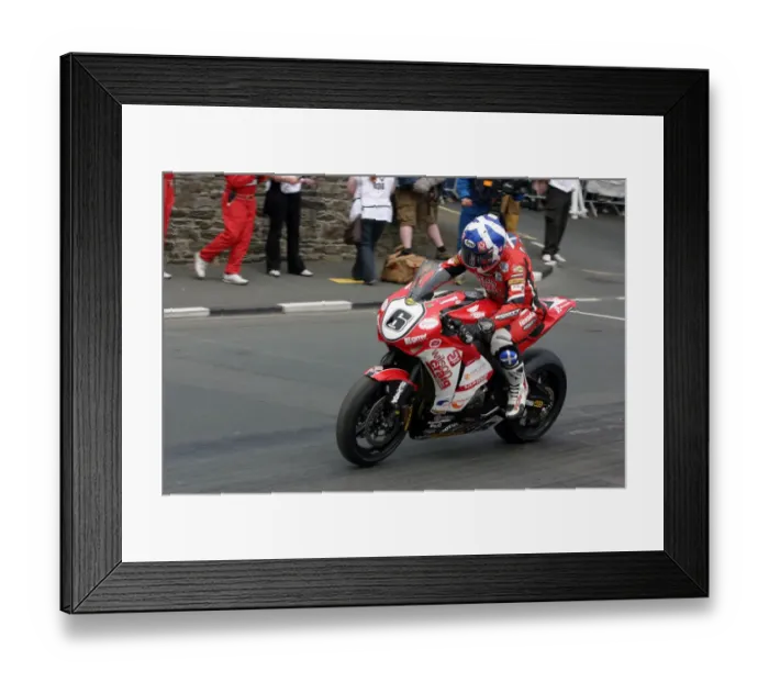 Framed Print : Keith Amor (Honda) 2009 Superbike TT Framed Print : Keith Amor (Honda) 2009 Superbike TT