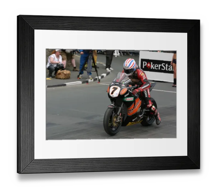 Framed Print : Steve Plater (Honda) 2009 Superbike TT Framed Print : Steve Plater (Honda) 2009 Superbike TT