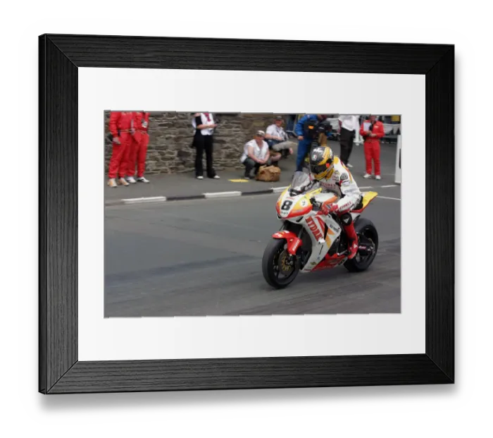 Framed Print : Guy Martin (Honda) 2009 Superbike TT Framed Print : Guy Martin (Honda) 2009 Superbike TT